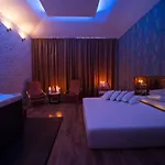 Infinity Spa - Private Whirlpool And Sauna